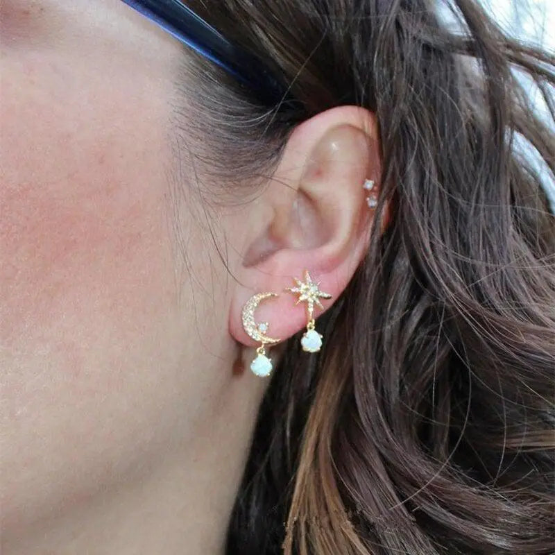Moon and Star Earrings made of Gold and Opal  | Gold 18k