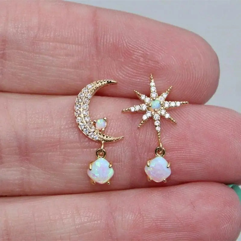 Moon and Star Earrings made of Gold and Opal  | Gold 18k