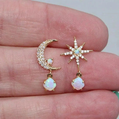 Moon and Star Earrings made of Gold and Opal  | Gold 18k