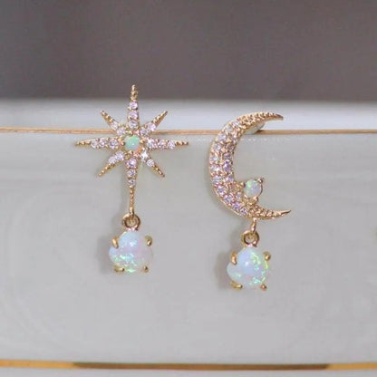 Moon and Star Earrings made of Gold and Opal  | Gold 18k