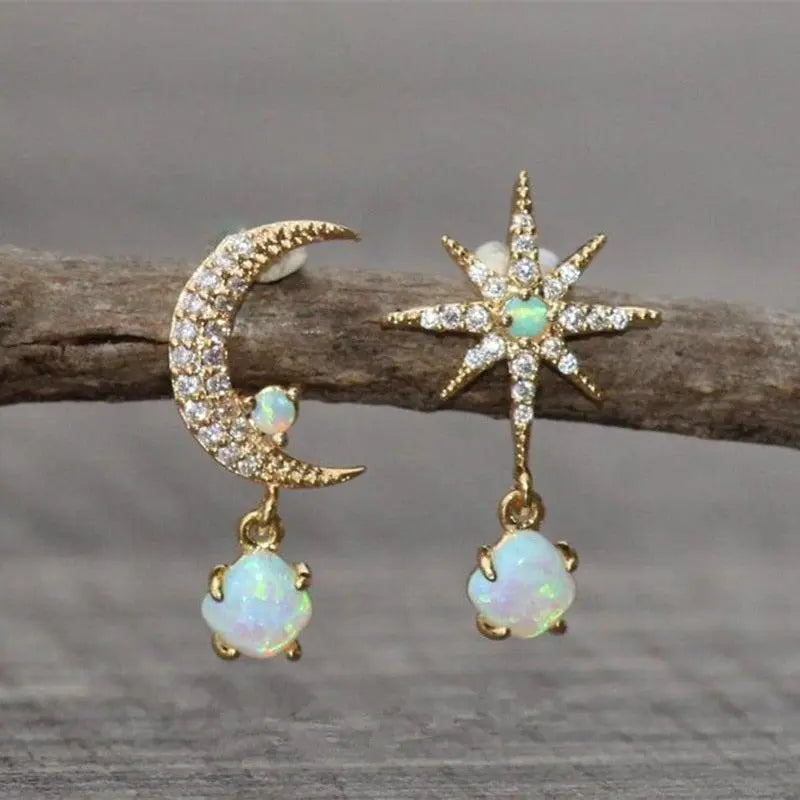 Moon and Star Earrings made of Gold and Opal  | Gold 18k